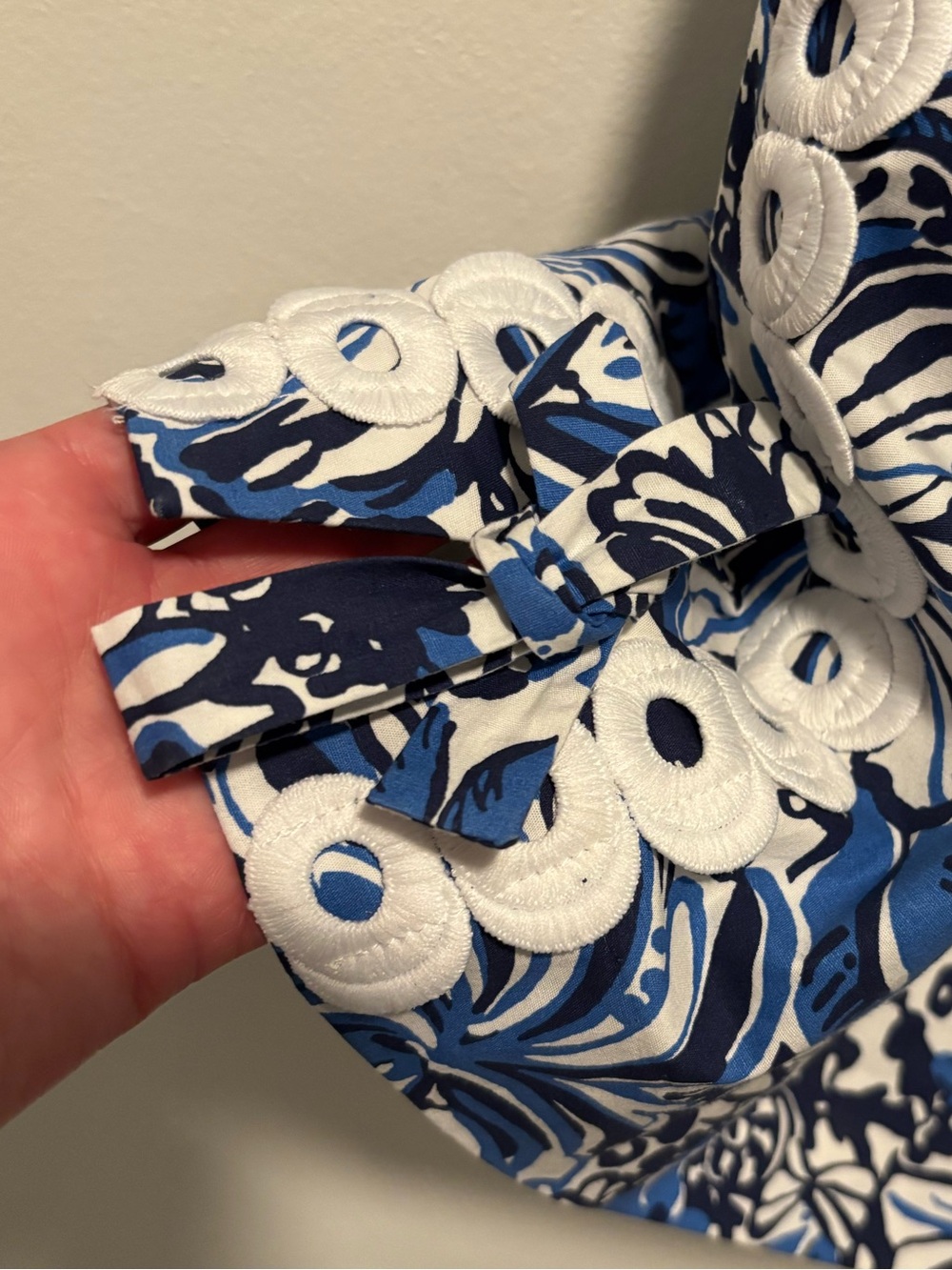 Lilly Pulitzer shift dress in blue and white with bow detail at hem. EUC. - Picture 6 of 9